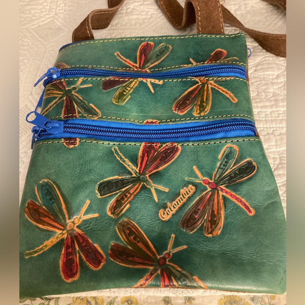 Hand-painted Leather Crossbody Bag from the Brand Colombitas Dragonfly Design - Picture 3 of 8